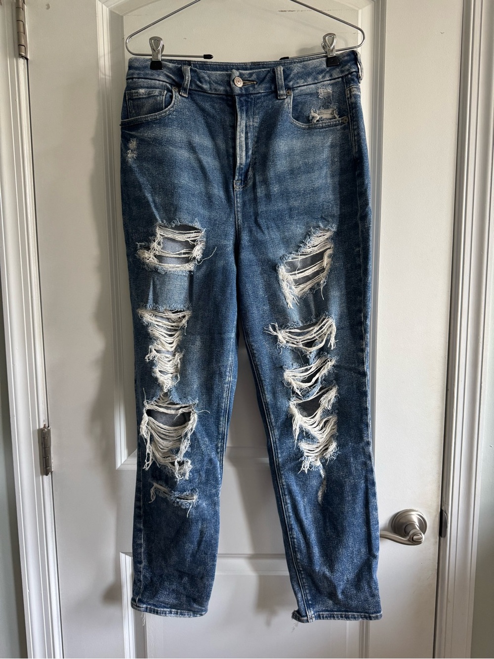 American Eagle | Curvy Mom Jean High Waist Super Distressed Size 10 Regular